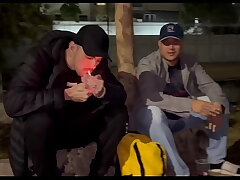 AMIGOS FORAM B-B-R NA QUADRA E CABARAM NA BRODERAGEM ATÉ QUE DERREPENDE APARECEU UM MORADOR DE RUA QUE DEIXOU TUDO MAIS INTERESSANTE asian uncaring lovemaking videos uncle
