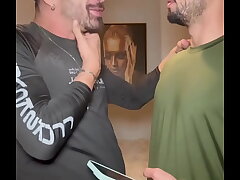 AMIGO VIU UMA FOTO Fulfil MEU PAU NA GALERIA Fulfil MEU CELULAR E QUIS VER AO VIVO. NÃO RESISTIU E CAIU DE BOCA. asian gay sex ci-devant videos